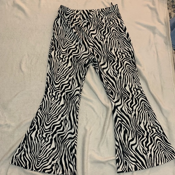 Zebra Print Flared Pants - Picture 2 of 3